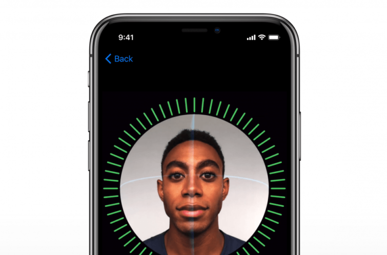 Image 1 : Deux nouveaux iPhone avec écran OLED et Face ID pour 2018 ?