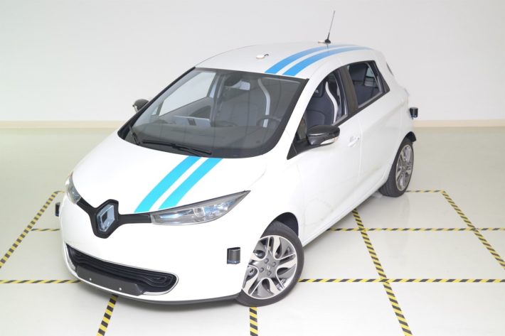 Image 1 : La voiture autonome de Renault évite les obstacles comme une pro
