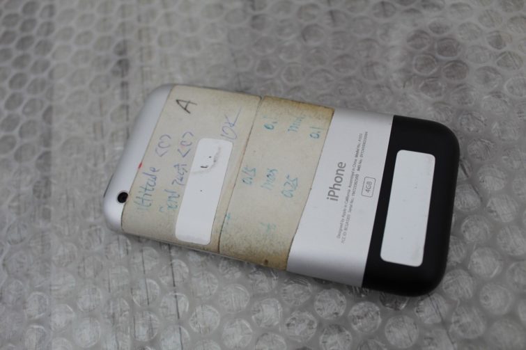 Image 3 : iPhone Edge : un prototype à vendre aux enchères
