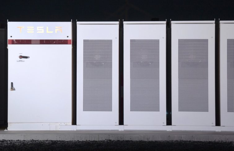 Image 2 : Tesla construit la plus grande batterie au monde en moins de 100 jours