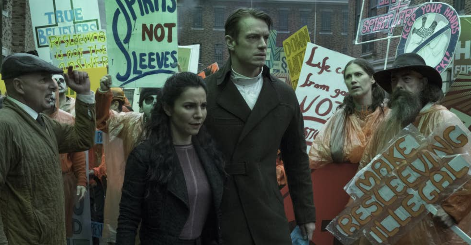 Série Tirée D Un Personnage D Une Autre Série Altered Carbon, la nouvelle série de SF de Netflix, s’offre un premier