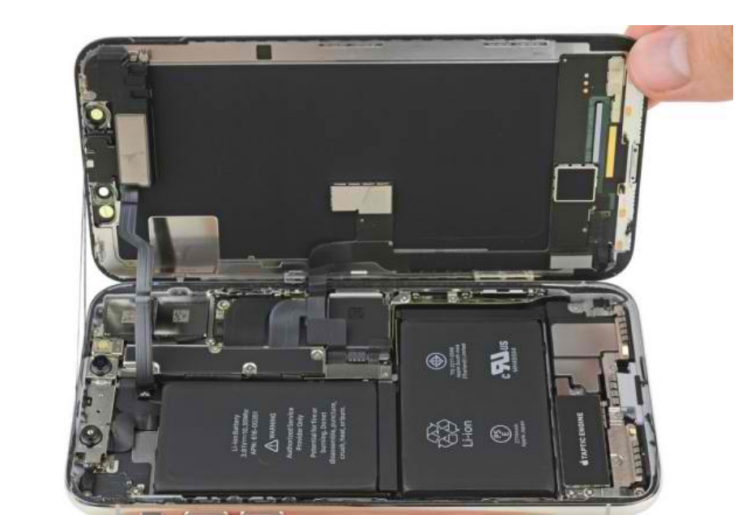 Image 1 : Le successeur de l’iPhone X aurait une batterie en L (et 10% d'autonomie en plus)