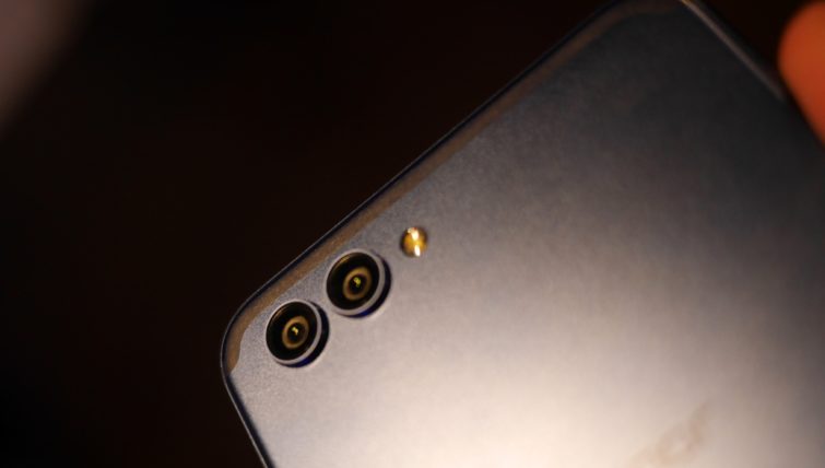 Image 2 : Honor officialise enfin le View 10, son nouveau smartphone haut de gamme