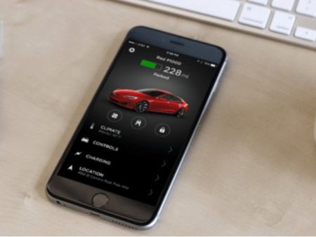 Image 1 : Tesla : il est possible de préchauffer la voiture via l'application