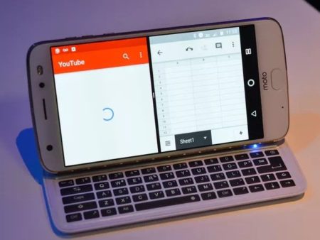 Image 1 : [CES 2018] Motorola lance un clavier pour transformer votre smartphone en "Blackberry"