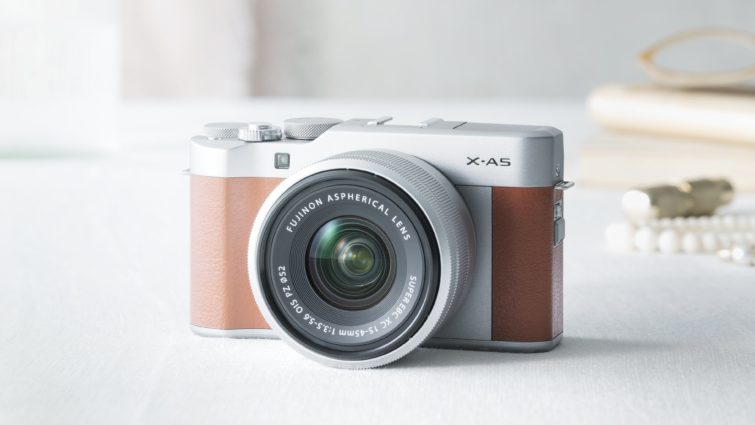 Image 1 : Fujifilm annonce son nouvel appareil photo hybride d'entrée de gamme, le XA-5