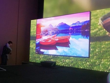 Image 1 : [CES 2018] Hisense lance un projecteur Laser TV de 150 pouces