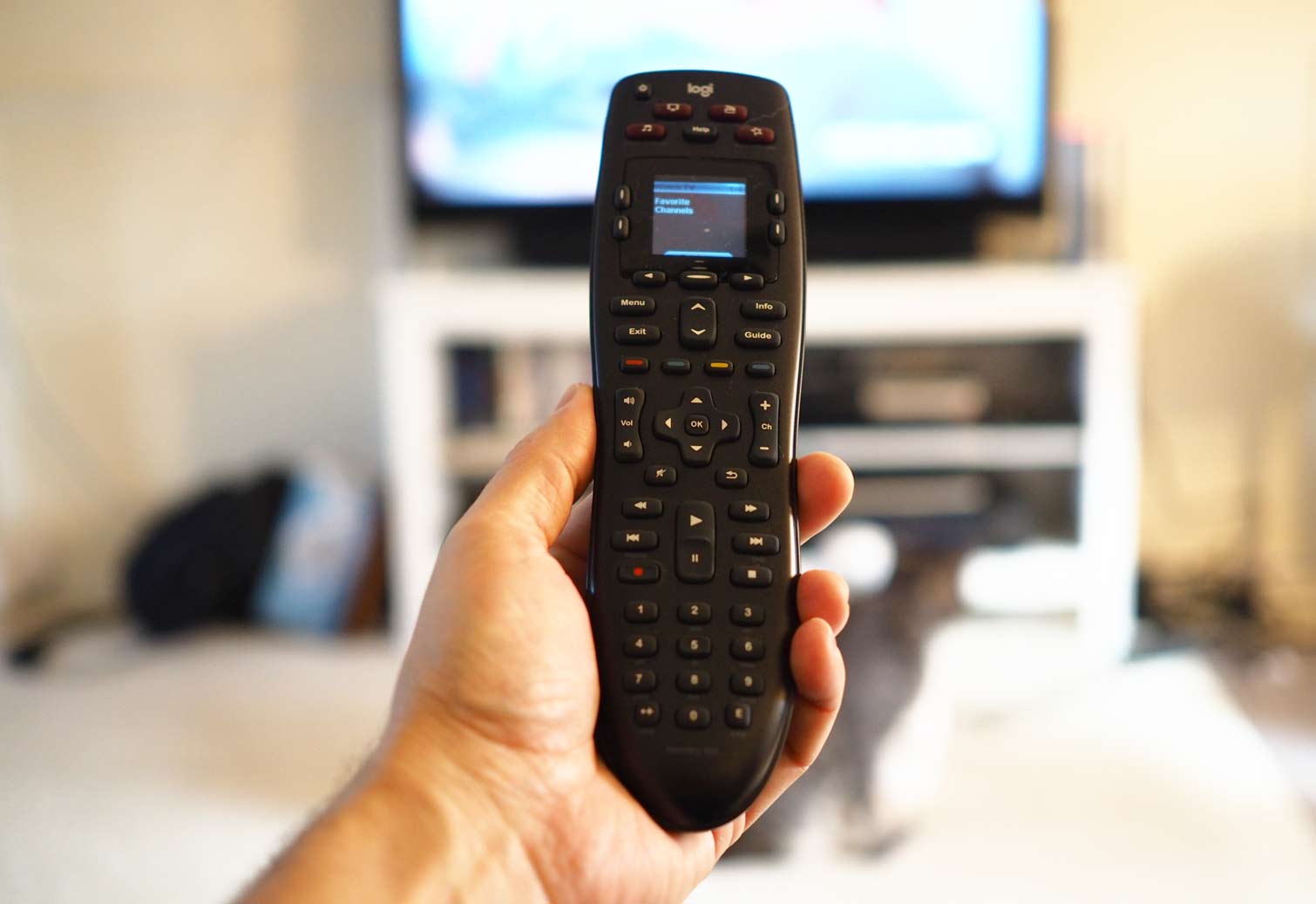 Image à la une de [Test] Logitech Harmony 665 : la télécommande pour les commander toutes ?