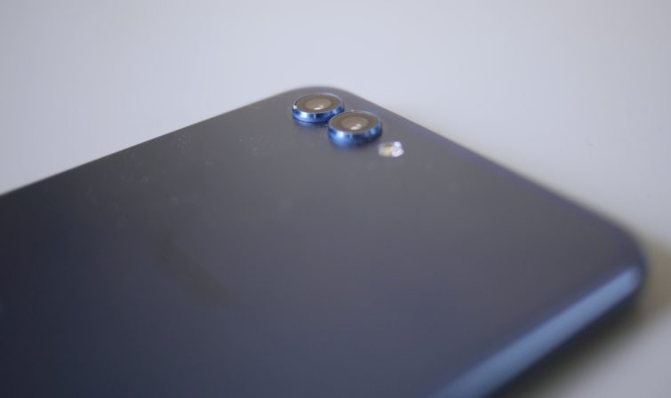 Image 8 : [Test] Honor View 10 : peut-il faire de l'ombre au OnePlus 5T ?