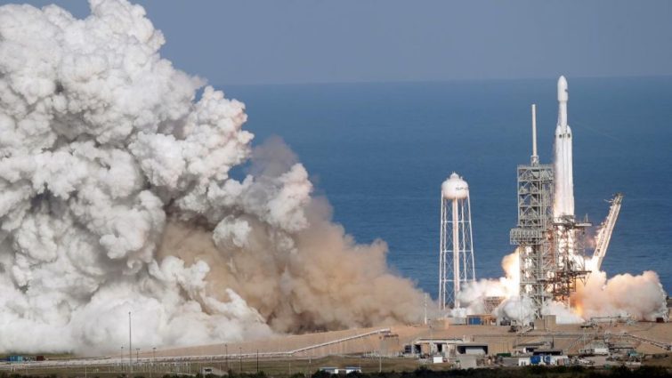 Image 1 : Premier lancement réussi pour le Falcon Heavy de SpaceX