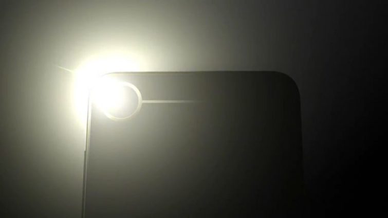 Image 1 : Le HTC Breeze, un smartphone abordable avec un écran à borderless pour le MWC ?