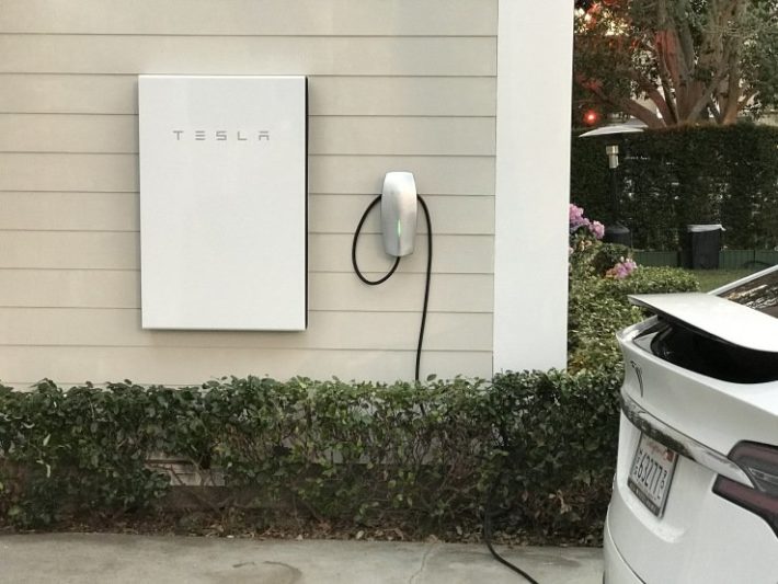 Image 1 : Tesla va tester un réseau électrique intelligent au Canada