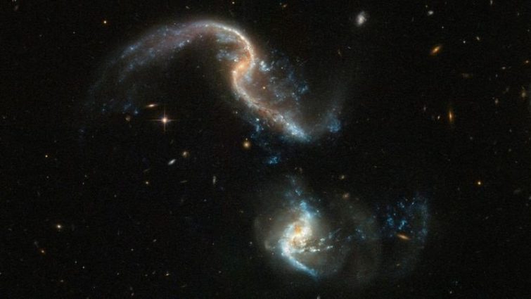 Image 1 : Hubble a capturé une image de deux galaxies en train de fusionner