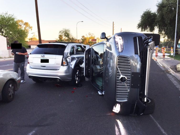 Image 1 : Un véhicule autonome d'Uber tue une piétonne en Arizona