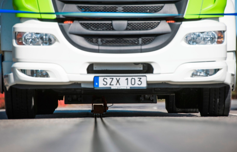 Image 1 : En Suède, on recharge son véhicule électrique en roulant
