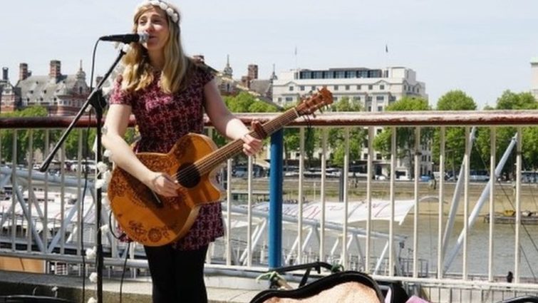 Image 1 : Payer les musiciens de rue par carte sans contact ? Ce sera possible à Londres