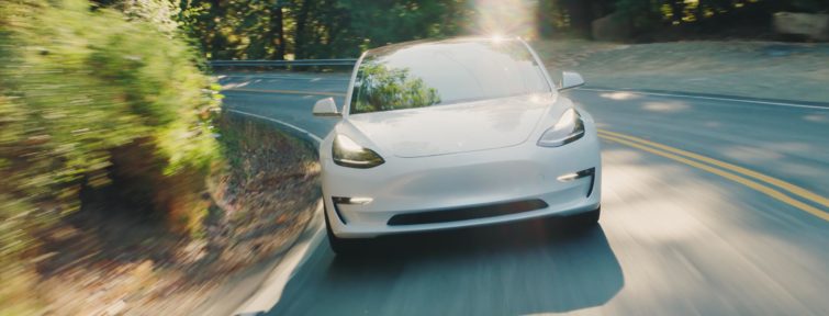 Image 1 : Tesla améliore la sécurité du Model 3 à travers une mise à jour logicielle