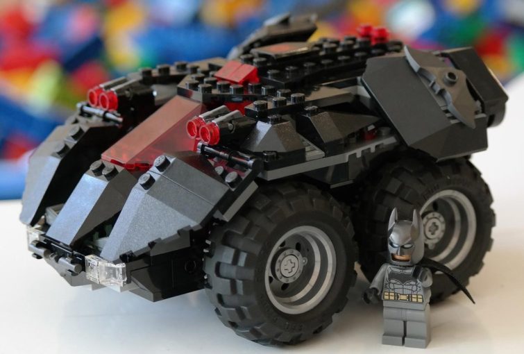 Image 1 : Lego dévoile une nouvelle Batmobile télécommandée
