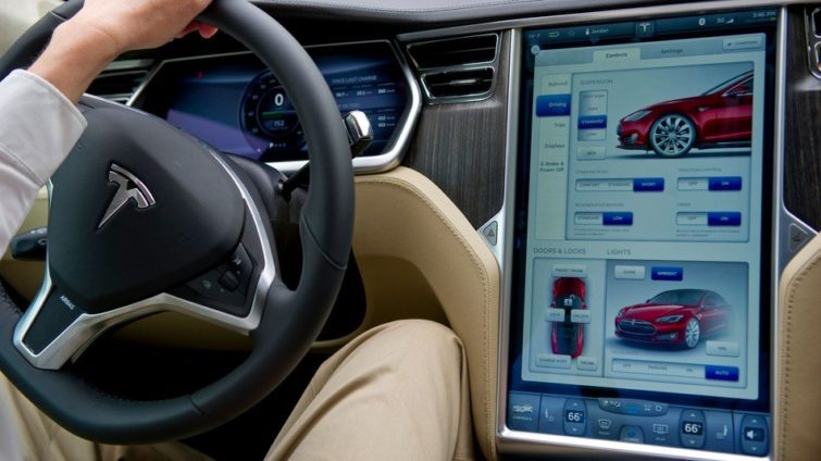 Image 1 : Tesla veut perfectionner son pilotage automatique