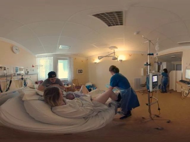 Image 1 : L’accouchement en réalité virtuelle, ça existe pour de bon