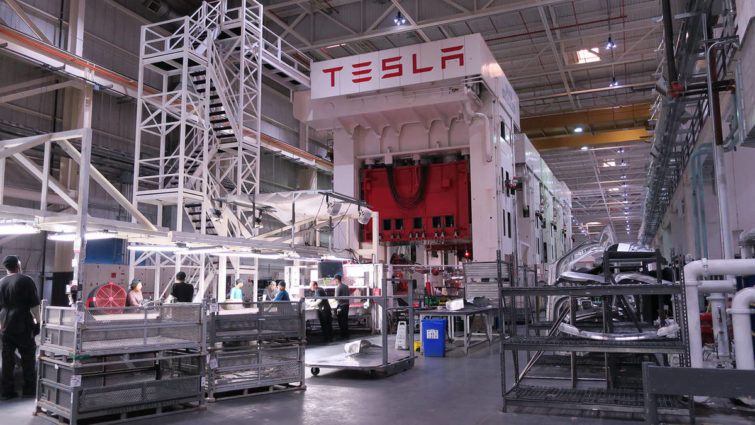 Image 1 : Tesla va implanter une usine en Chine