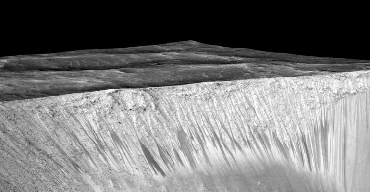 Image 2 : Vie sur Mars : un réservoir d'eau aurait été repéré