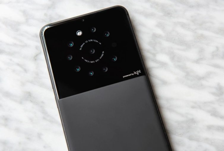 Image 1 : Light : bientôt un smartphone avec neuf appareils photo à l'arrière
