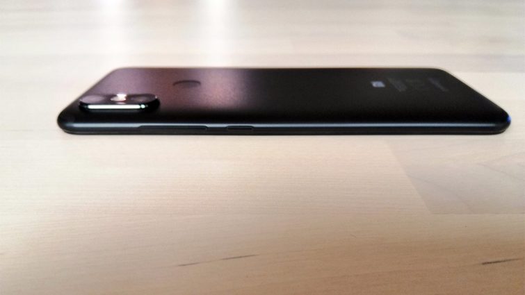 Image 2 : Xiaomi Mi A2 : on a testé le nouveau smartphone sous Android One