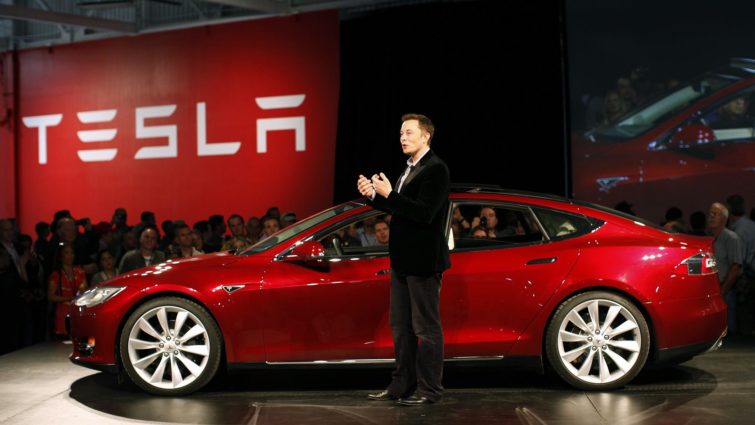 Image 1 : Tesla fabrique ses propres puces pour l'IA de ses voitures autonomes