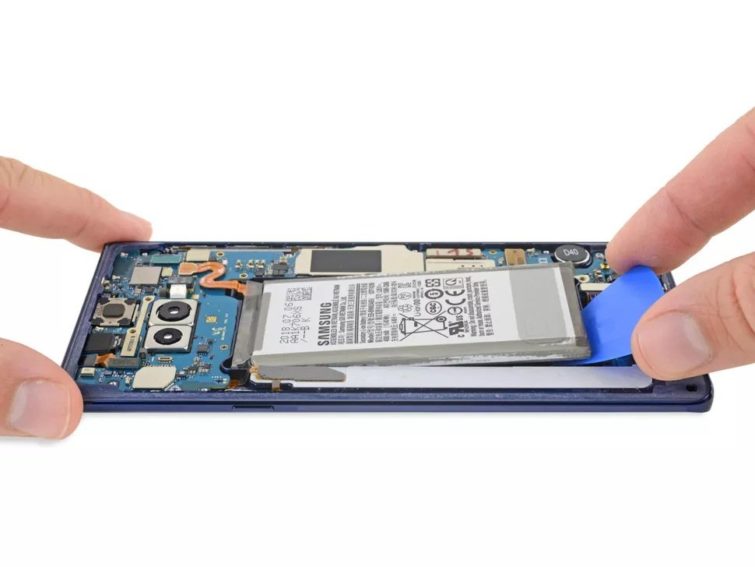 Image 1 : iFixit démonte le Samsung Galaxy Note 9 : réparation difficile mais énorme batterie