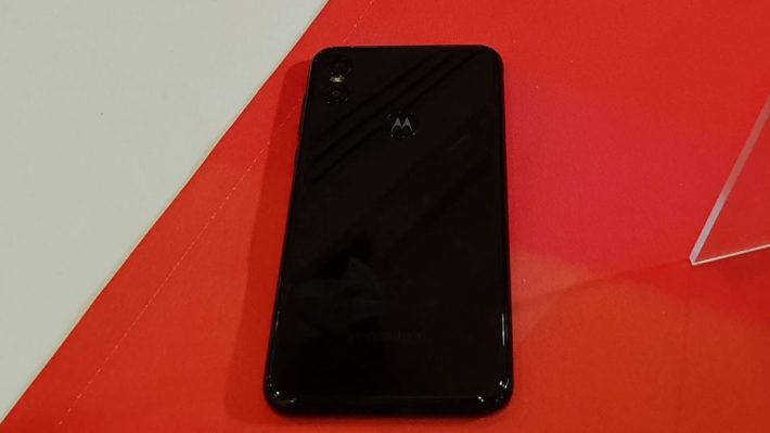 Image 2 : [IFA] Motorola One : Lenovo annonce un nouveau smartphone sous Android One