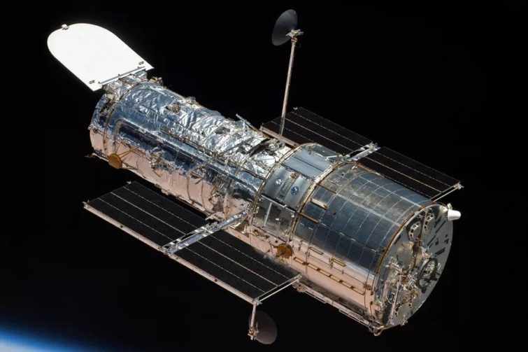 Image 1 : NASA : Hubble réparé de manière épique depuis la Terre
