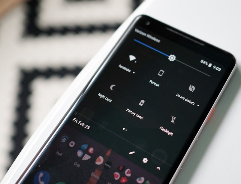 Image à la une de Le mode "nuit" d'Android permet d'économiser (beaucoup) de batterie