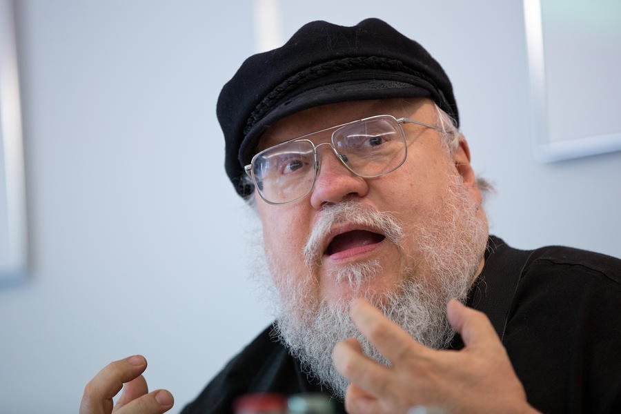 Image à la une de George R.R. Martin revient sur ses propos : le prequel de Game of Thrones n'a pas encore de titre