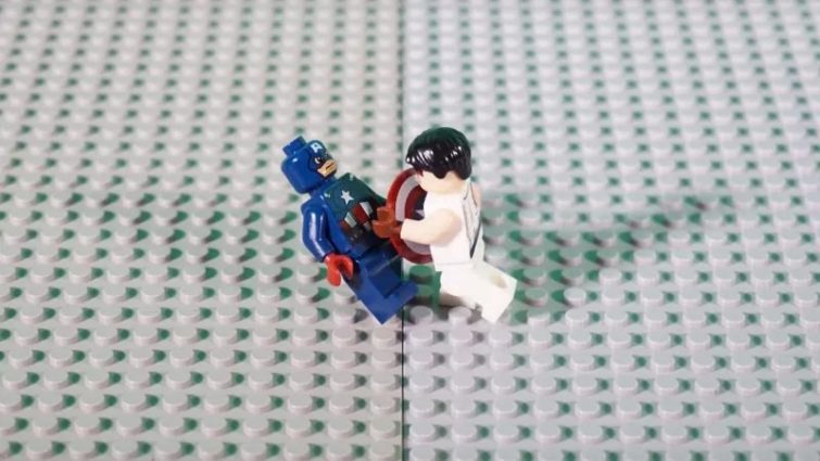 Image 1 : Ryu vs Captain America en LEGO, c'est un combat des plus cool