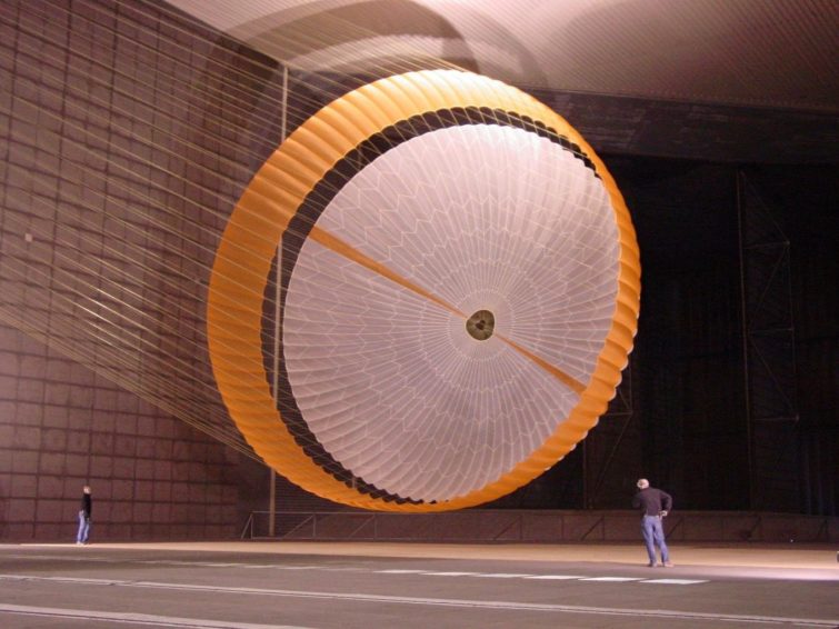 Image 1 : La NASA a mis au point le parachute du vaisseau spatial qui ira sur Mars