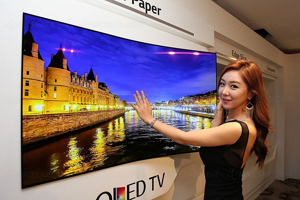 Image 1 : CES : la TV enroulable de LG présentée en version commerciale