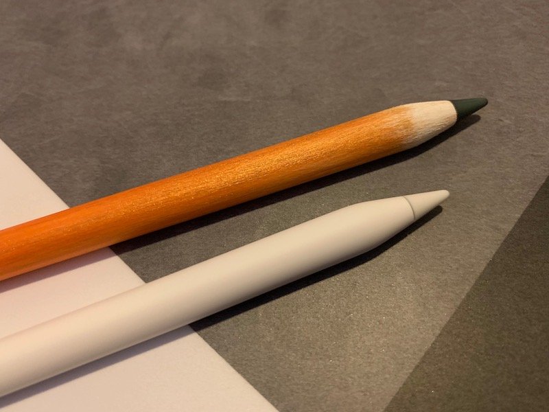 Image 1 : Il personnalise l'Apple Pencil 2 pour qu'il ressemble à un vrai crayon