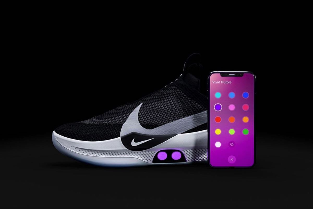 Image 1 : Les Nike Adapt BB ont le pied gauche qui bugue