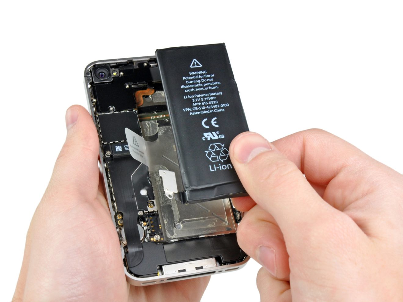 Image 1 : Apple va accepter de réparer un iPhone équipé d'une batterie non officielle