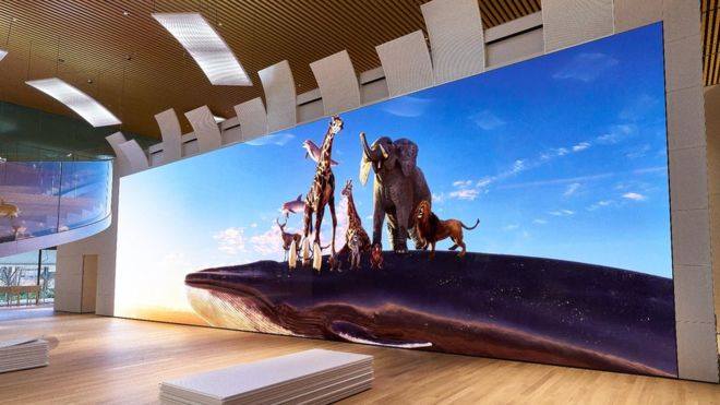 Image 1 : Sony dévoile un prototype d’écran 16k de près de 20 mètres de long