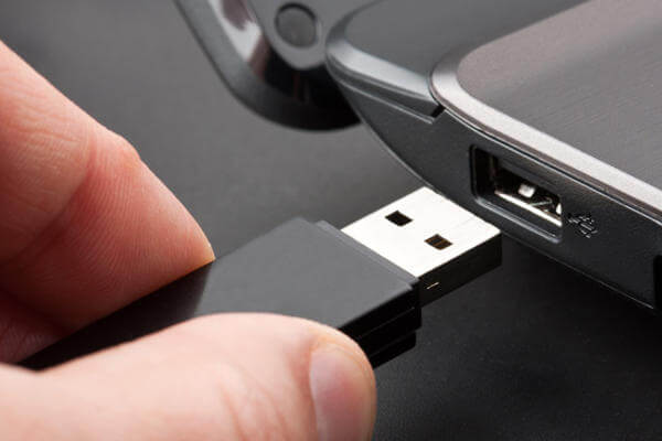 Image 1 : Microsoft assure qu'il n'y a plus besoin de débrancher sa clé USB "en toute sécurité"