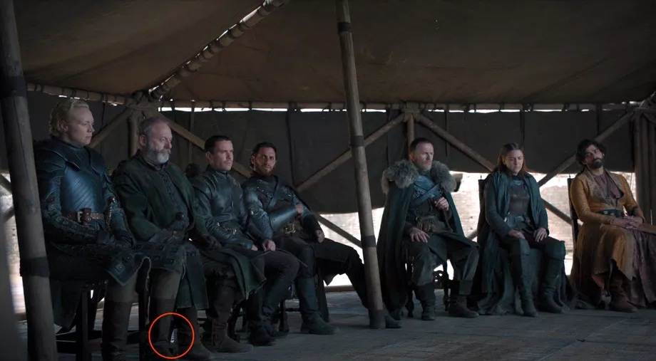 Image 1 : Game of Thrones S08E06 : la bouteille d'eau qui fait tache