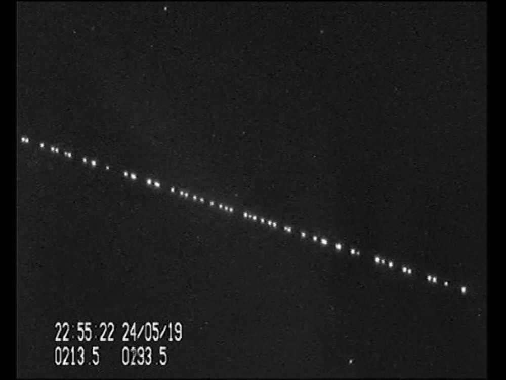 Image 1 : Les satellites de Space X sont trop visibles et inquiètent les astronomes