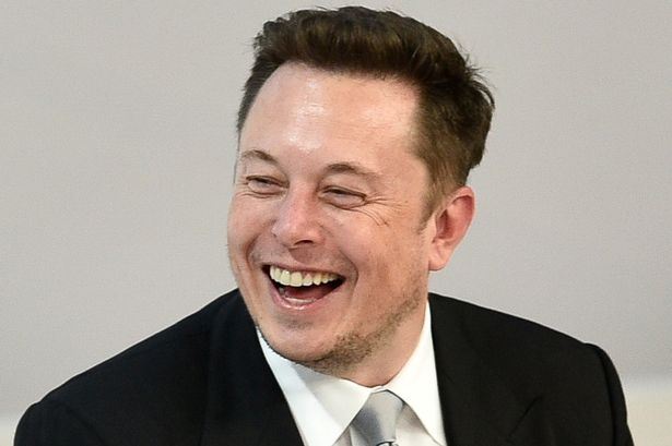 Image 1 : Elon Musk reçoit la Médaille Stephen Hawking