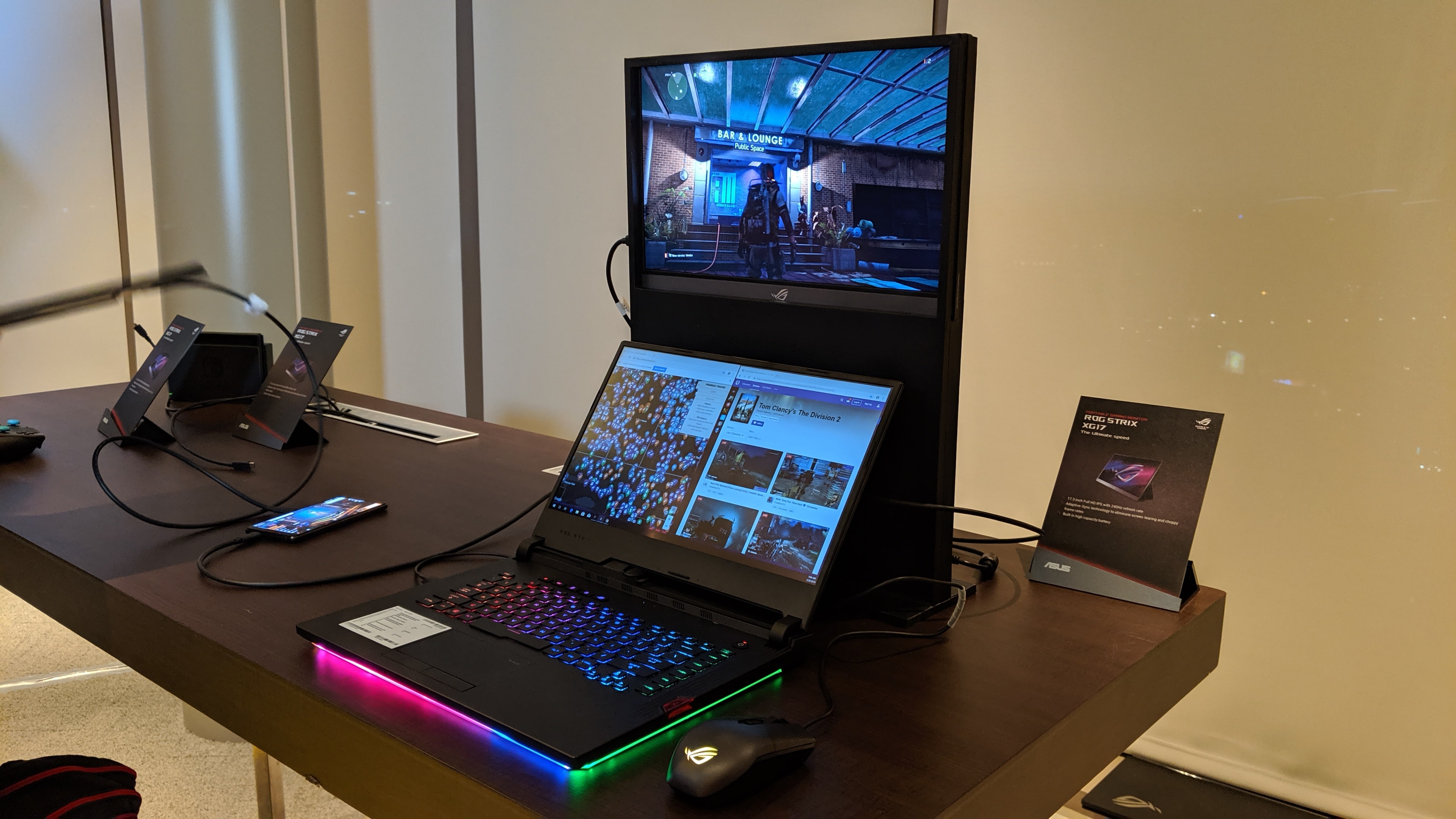 Image 2 : Asus ROG Strix XG17 : un écran autonome pour joueurs nomades