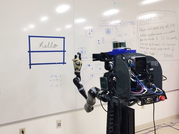 Image 1 : Ce robot est capable d'écrire dans toutes les langues... sans programmation