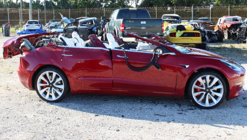 Image 1 : Décès d'un conducteur de Tesla : le pilotage automatique mis en cause
