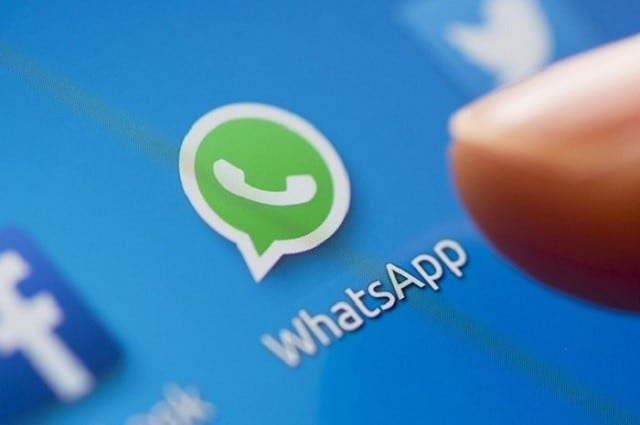 Image 1 : WhatsApp teste le partage de statut sur Facebook, Instagram et Gmail