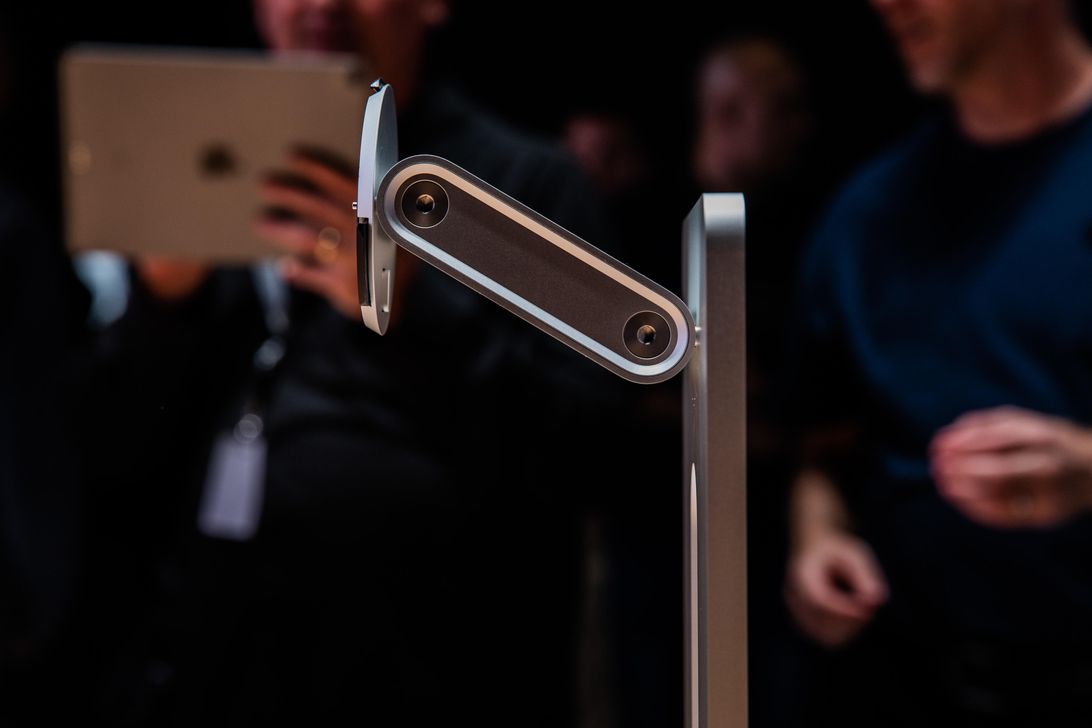 Image 2 : Apple lance un écran 6K à 5000 $ avec pied en option à 1000 $